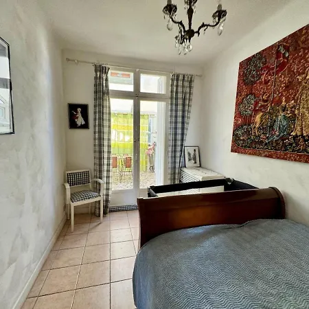 Large With Sea And Port View *
